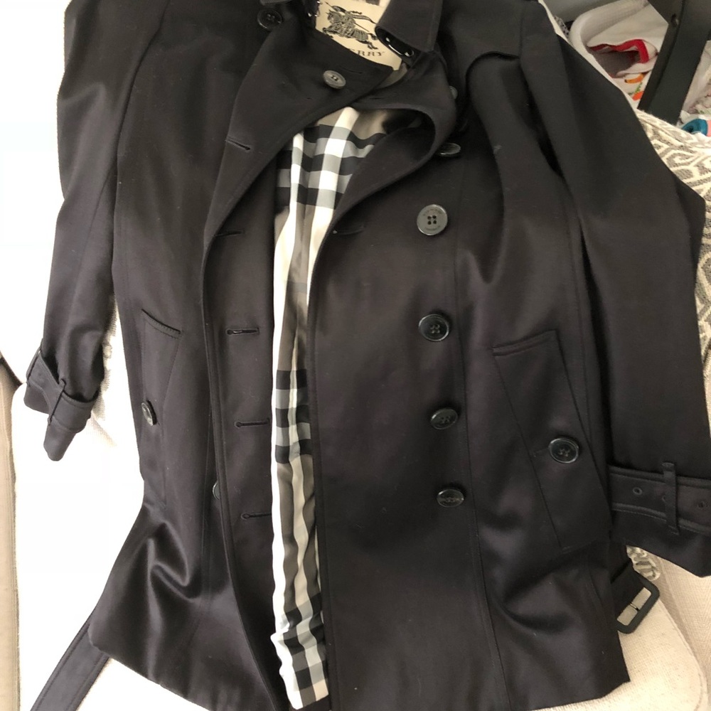 Burberry women’s trench coat - Picture 2 of 2